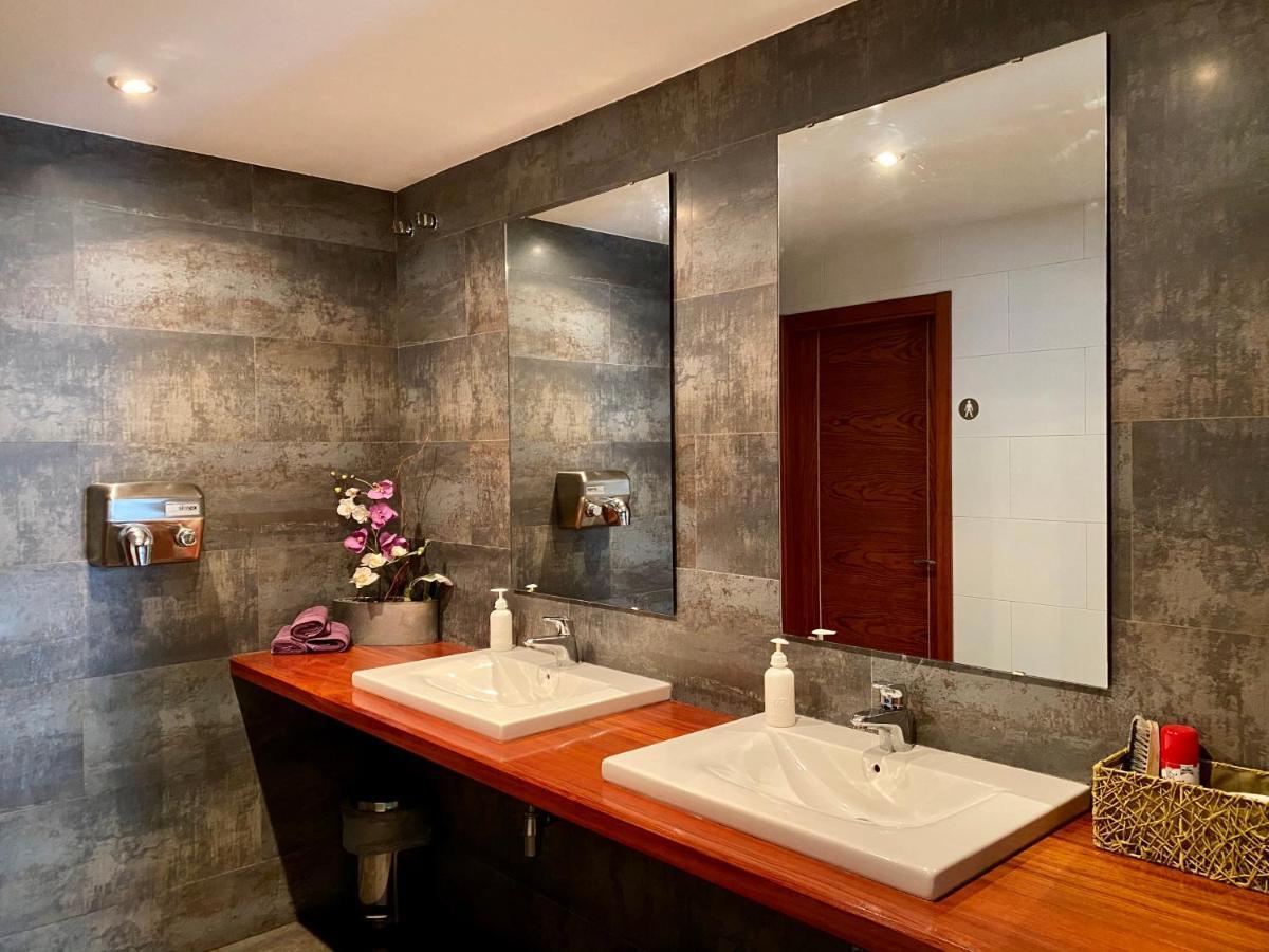 Hostal Bonavista 세르베라 외부 사진